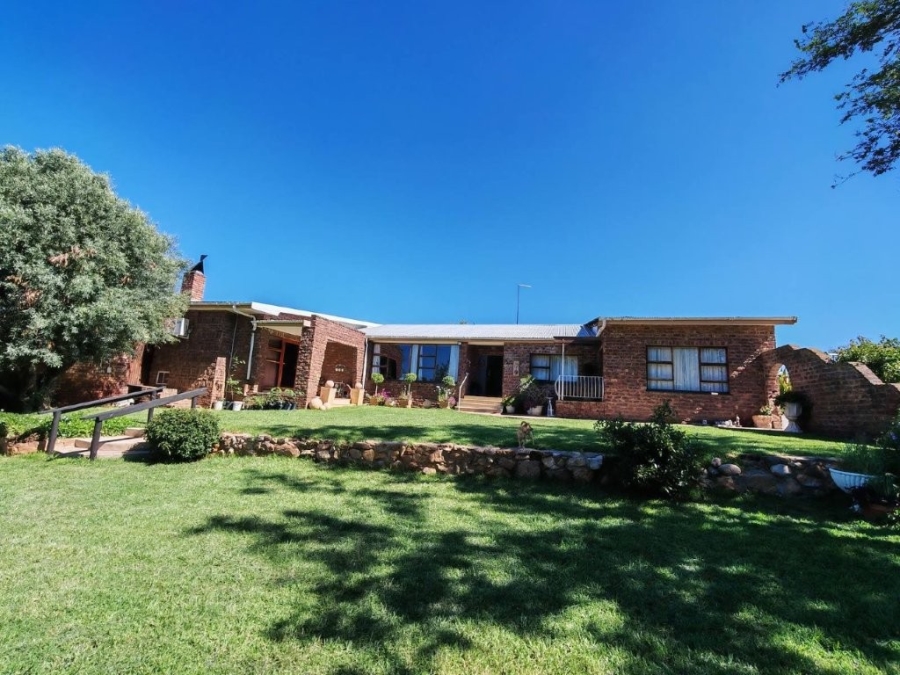 5 Bedroom Property for Sale in Steytlerville Eastern Cape